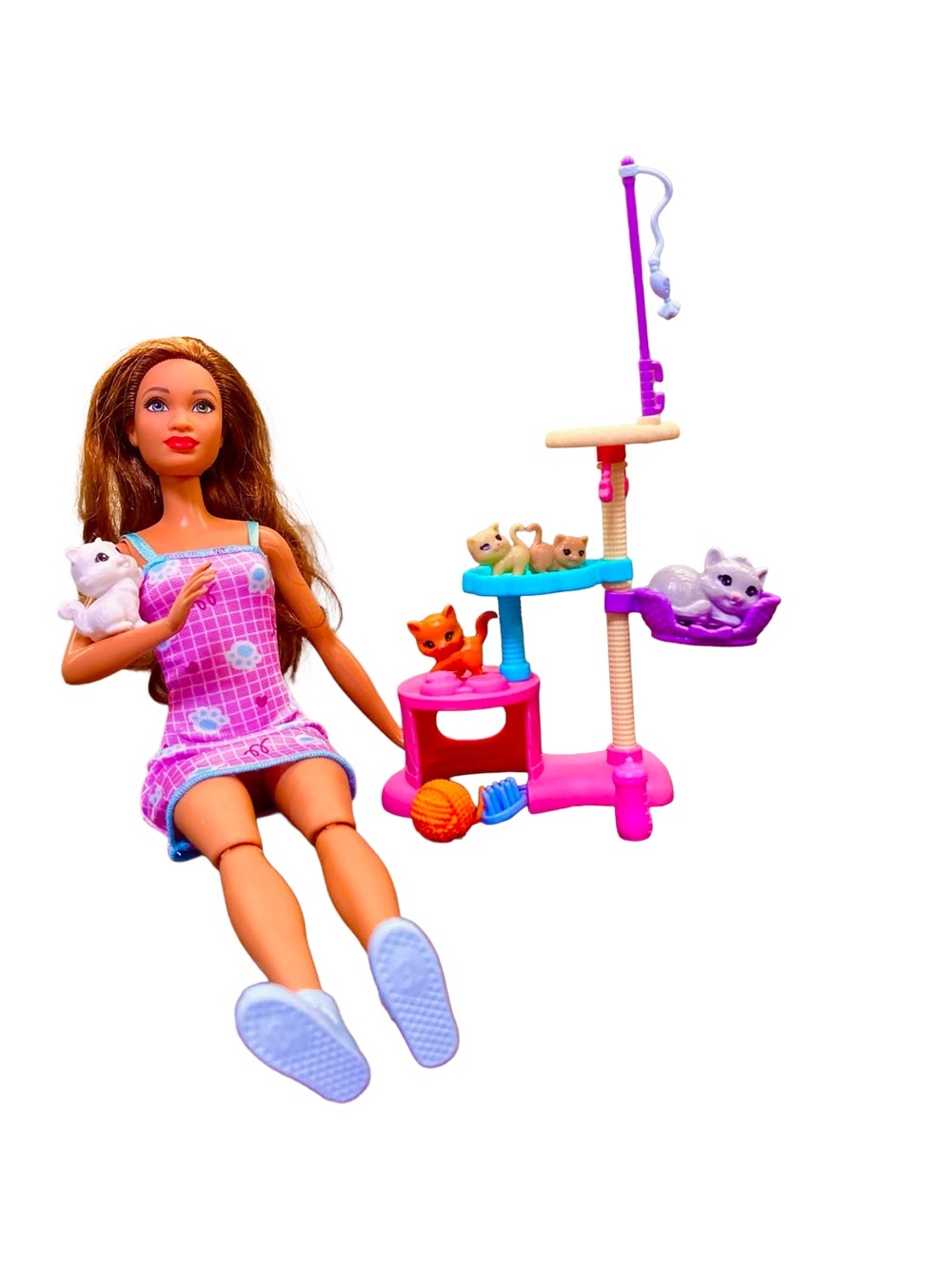Barbie Kitty Condo Playset with Brunette Fashion Doll, 4 Kittens, Cat Tree